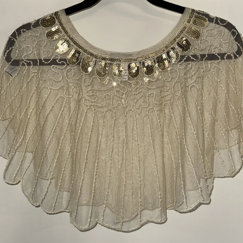 NWOT. Rachel Zoe Gold Sequin Sheer cape / shawl - Picture 3 of 4
